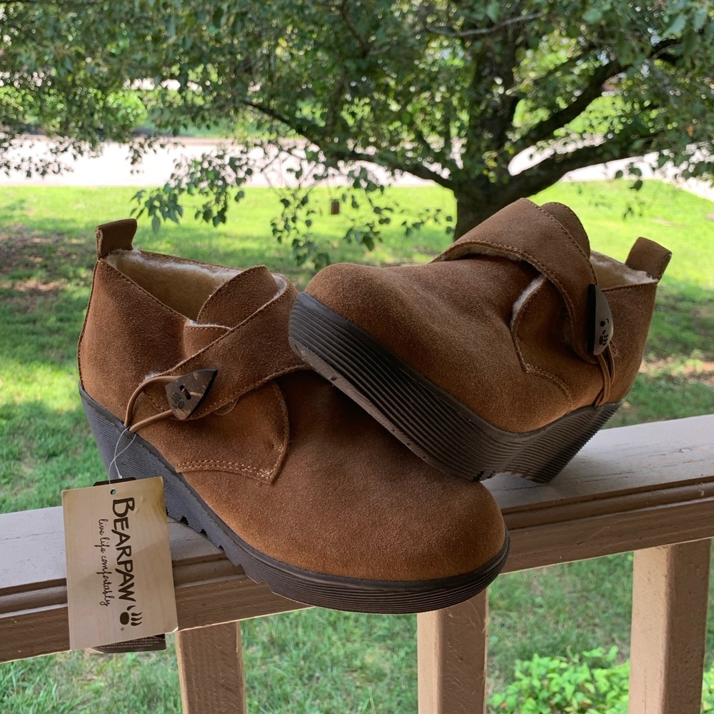 BearPaw Ellis Women’s Brown Wedge Ankle Booties Chestnut Side Buckle Detail 8